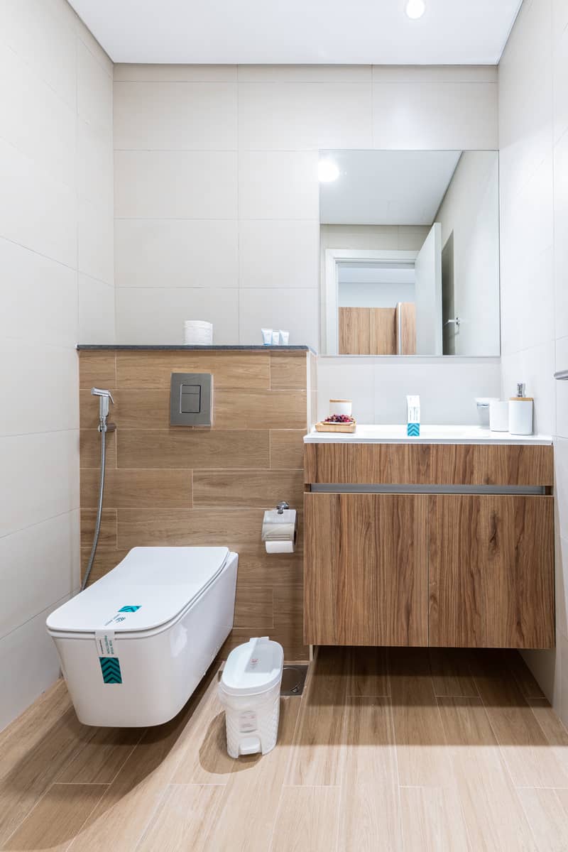 16 Washroom 1. jpg