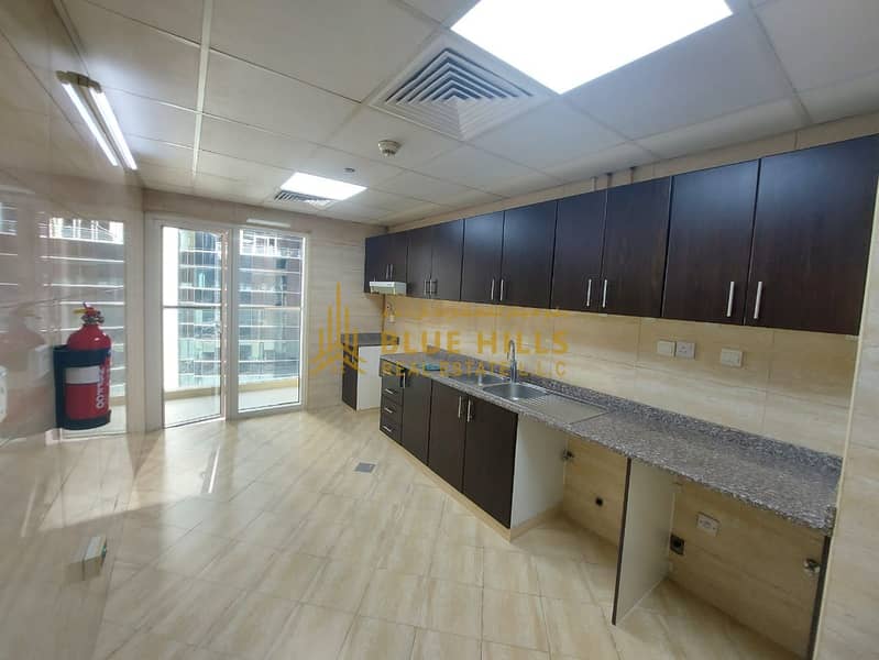 Stunning 2 BHK+Maid | Prime Location | Burj Khalifa View
