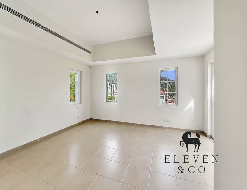 Large plot | Vacant | Immaculate Villa