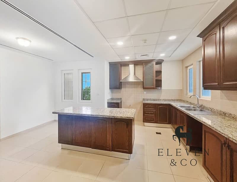 Large plot | Vacant | Immaculate Villa