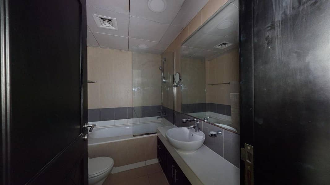 Best ROI: Ground Floor Studio Garden View , Next to Public Park