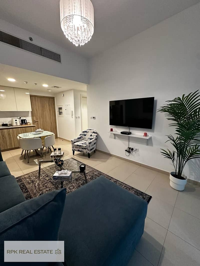 Modern 1BR | Fully Furnished | Pool View