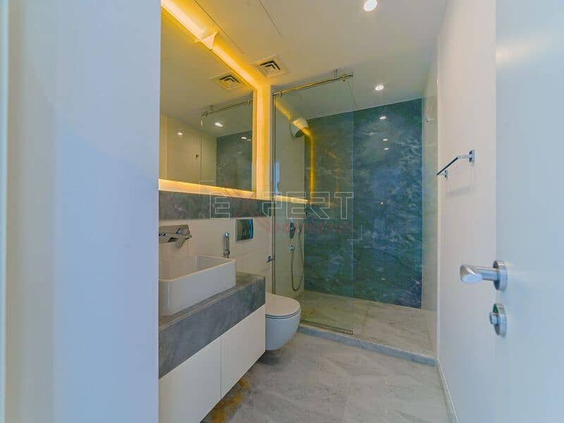 Spacious Open Layout | Central Location | Luxury Apartment - Image 8