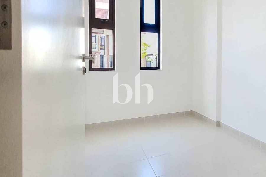 Well Maintain | Landscaped | Vacant - Image 6