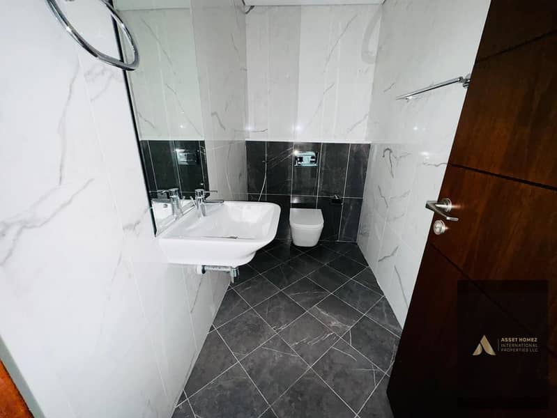 Spacious and Modern, Great Layout, High Finishing - Image 9