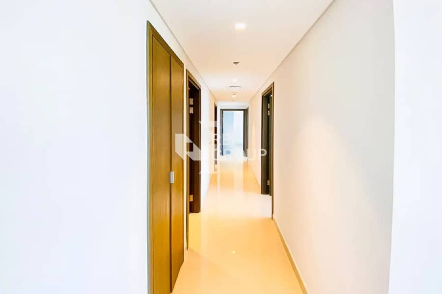 Vacant December I Burj Khalifa View I Chiller Free