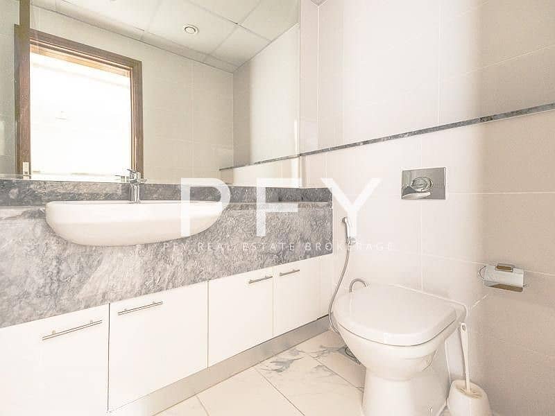 Vacant | High floor | Pool View | Prime Location - Image 11