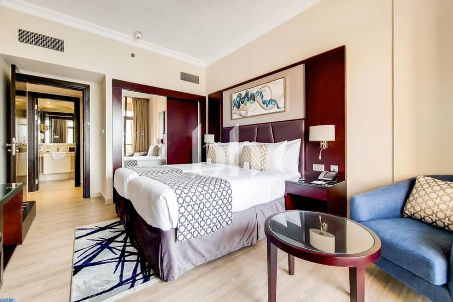 4 Cheqs |Walk to Metro|Sea View |Service Hotel