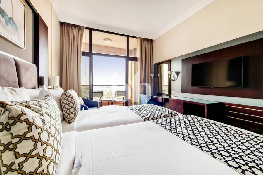 4 Cheqs |Walk to Metro|Sea View |Service Hotel - Image 8