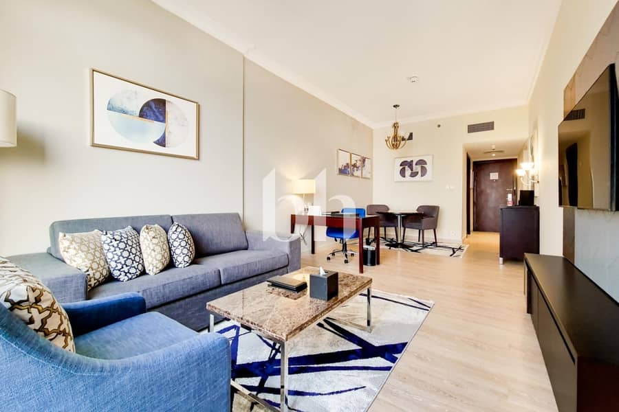 4 Cheqs |Walk to Metro|Sea View |Service Hotel - Image 12