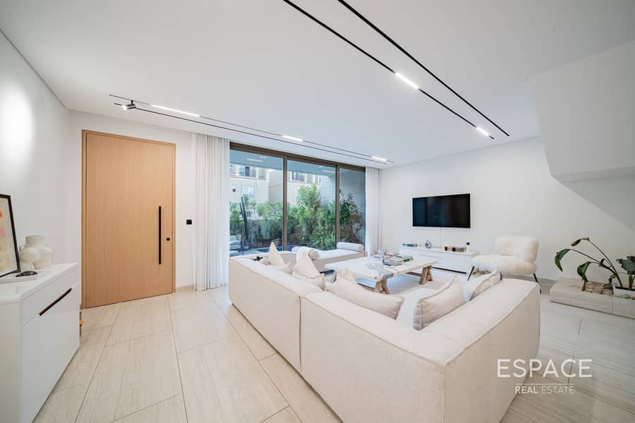 Rooftop Terrace | Private Pool | VOT - Image 3