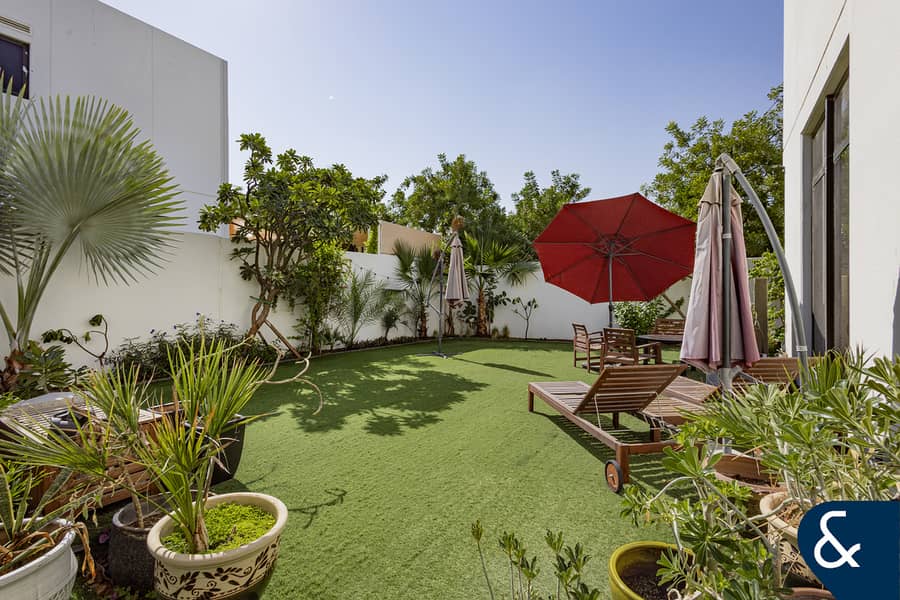 6 B+M | PARK/POOL BACKING | LARGE PLOT | VOT