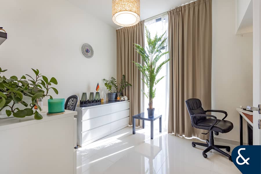 6 B+M | PARK/POOL BACKING | LARGE PLOT | VOT - Image 17