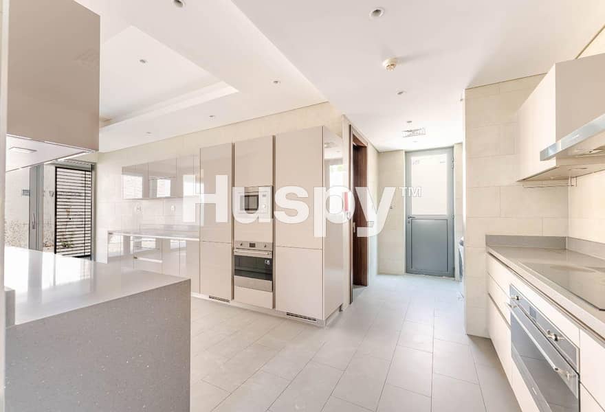 Large Layout | Vacant | Private Pool