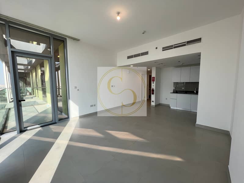 Spacious 1 BR Apartment / Pool & Gym / Easy Access