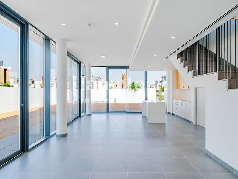 CORNER VILLA | READY | ADJACENT TO THE PARK