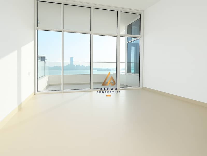 Luxurious Waterfront Living | Beach Front | Palm - Image 9