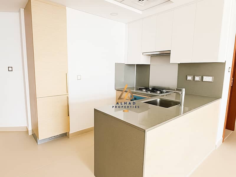 Luxurious Waterfront Living | Beach Front | Palm - Image 10