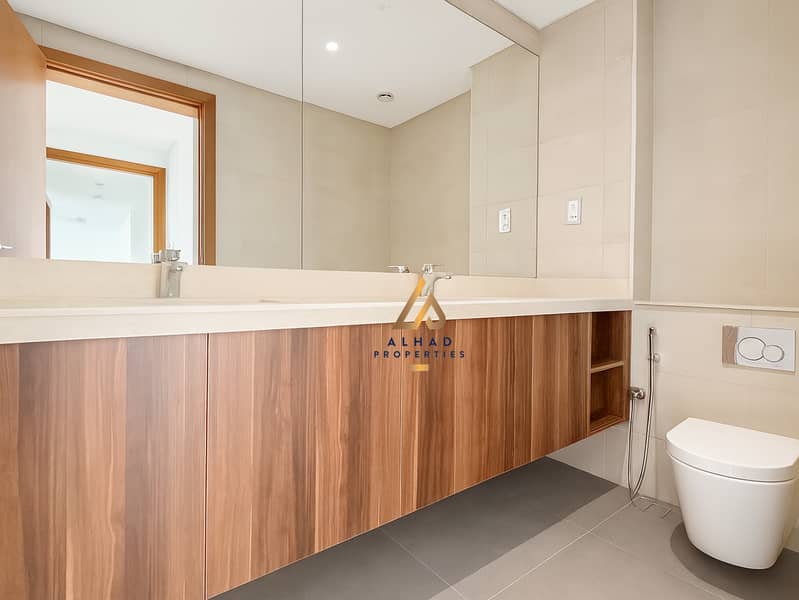 Luxurious Waterfront Living | Beach Front | Palm - Image 11