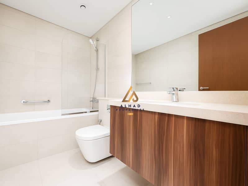 Luxurious Waterfront Living | Beach Front | Palm - Image 12