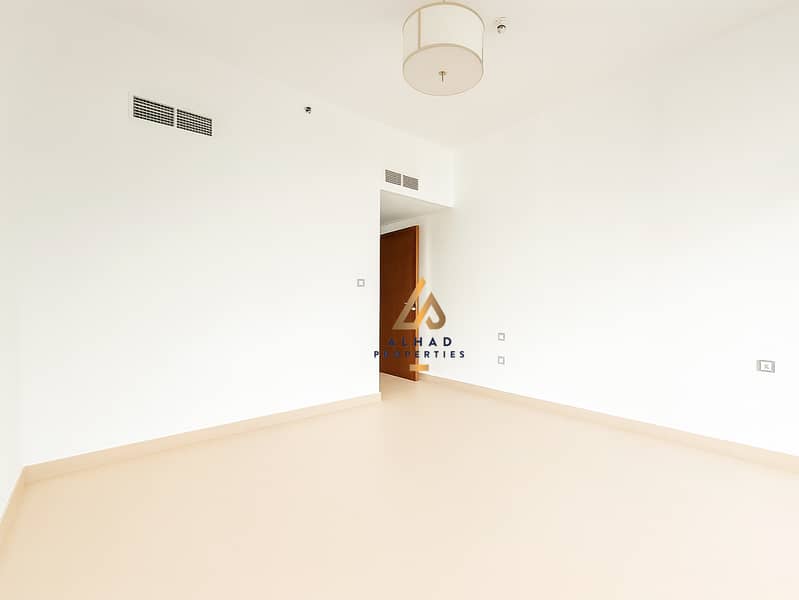 Luxurious Waterfront Living | Beach Front | Palm - Image 13