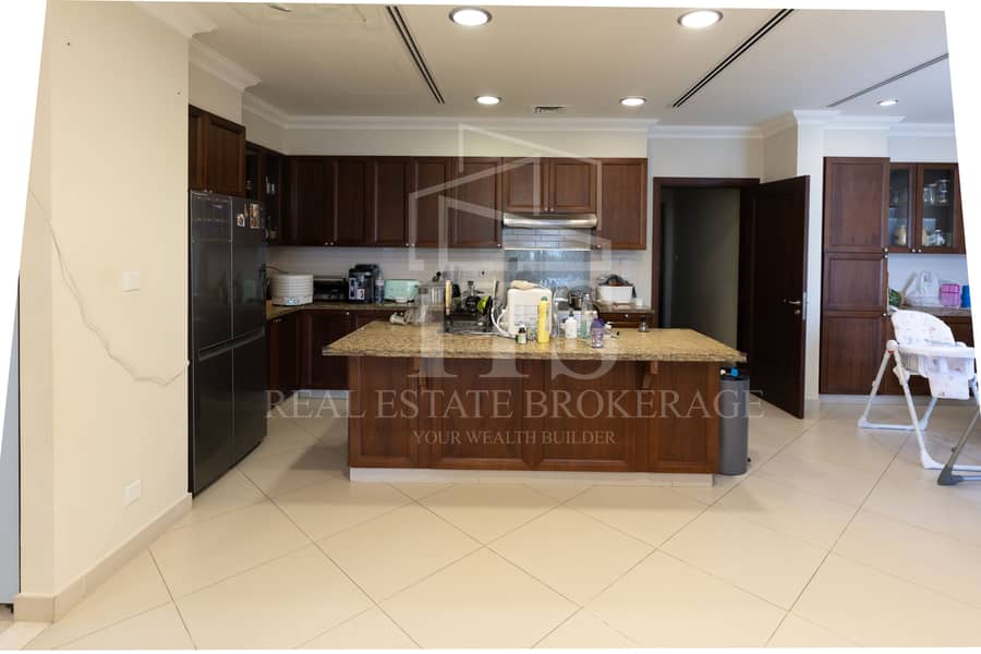 5 BEDROOM VILLA | FULLY FURNISHED | NEGOTIABLE - Image 9