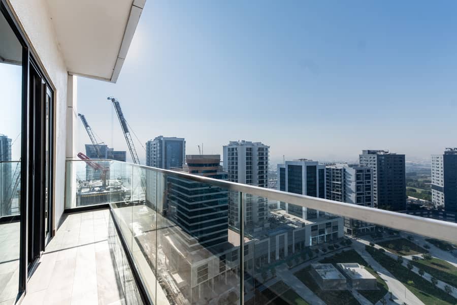 6 Balcony 1. jpg