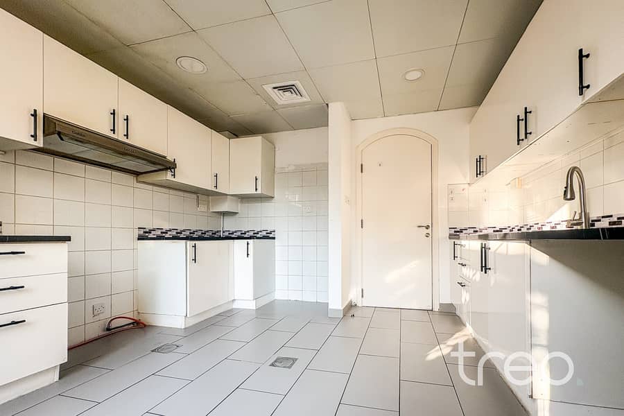 Lake View | Upgraded Kitchen | End Unit