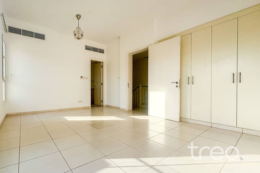 Lake View | Upgraded Kitchen | End Unit - Image 10