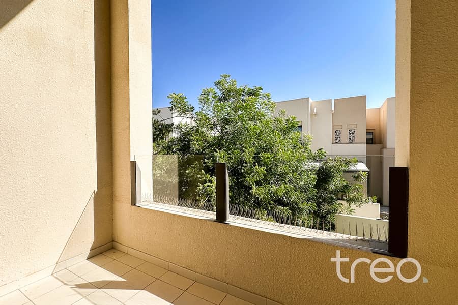 Just Renovated| Move in Ready| Big Garden - Image 10