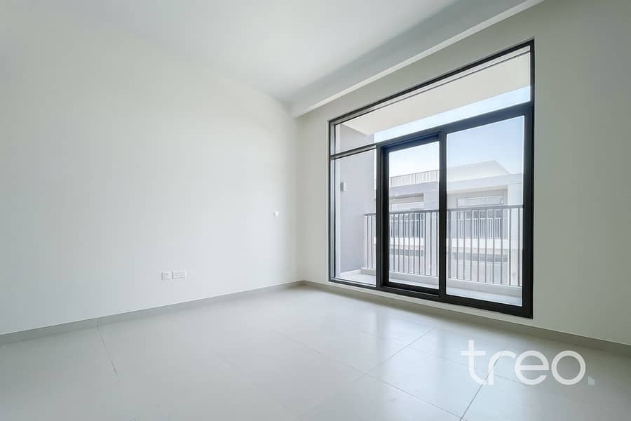 Single Row | Brand New | Green Belt View - Image 17