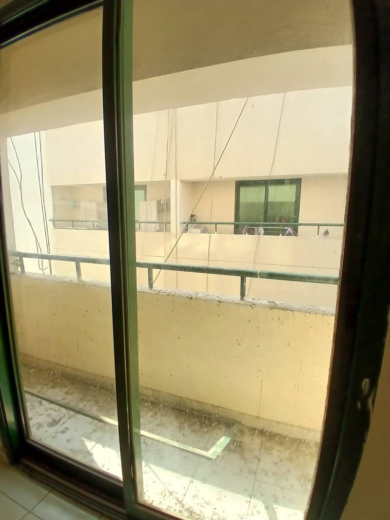 3 64924. jpg