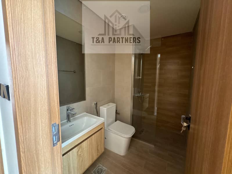 Spacious Verdana Villa in Dubai Investment Park - Image 12