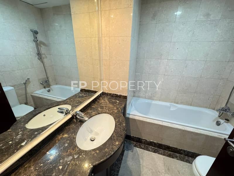 Luxury 5 Bedroom Apartment | High Floor | Full Sea View | Vacant - Image 16