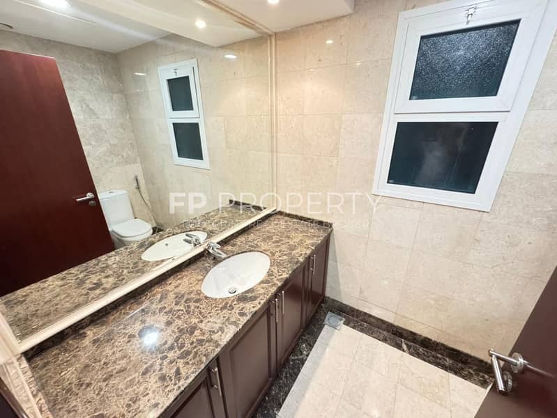 Luxury 5 Bedroom Apartment | High Floor | Full Sea View | Vacant - Image 18