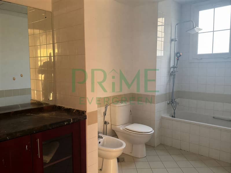 Spacious | Vacant| Prime Location - Image 6