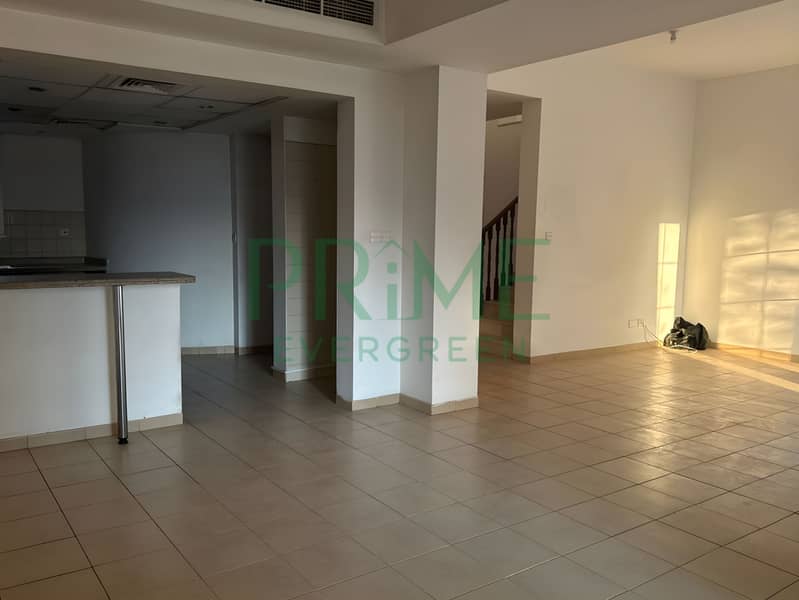 Spacious | Vacant| Prime Location - Image 8