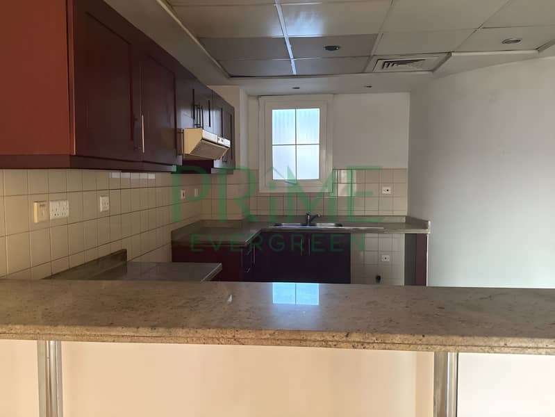 Spacious | Vacant| Prime Location - Image 10