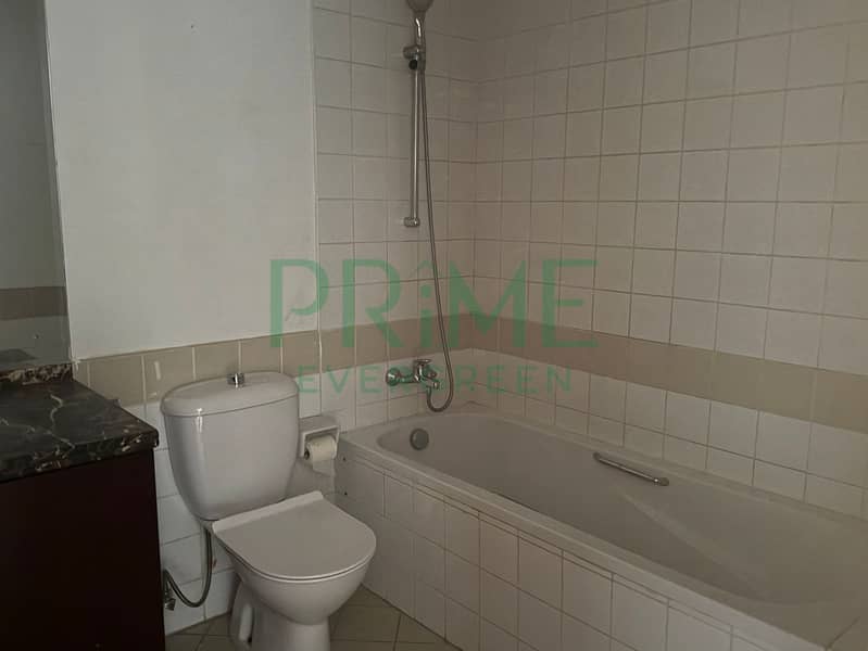 Spacious | Vacant| Prime Location - Image 13