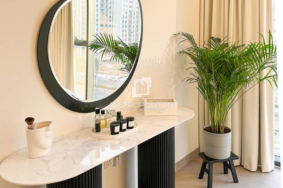 Middle Floor | Community View | Vacant on Transfer - Image 10