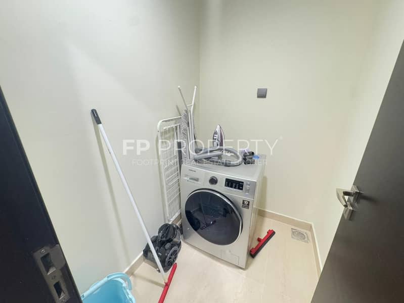 Luxury 3 Bedroom Furnished| Maids Room | Downtown - Image 9