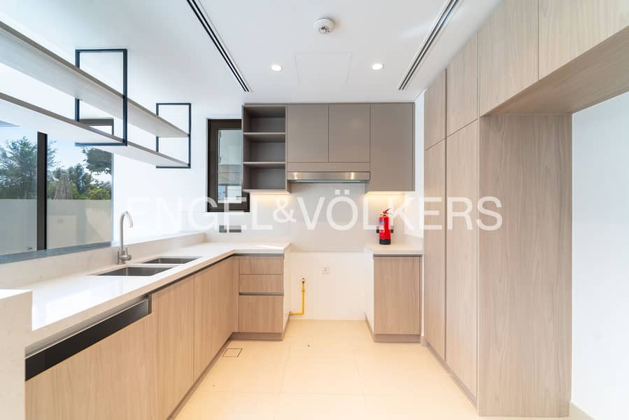 Three Floors | Single Row | Vacant