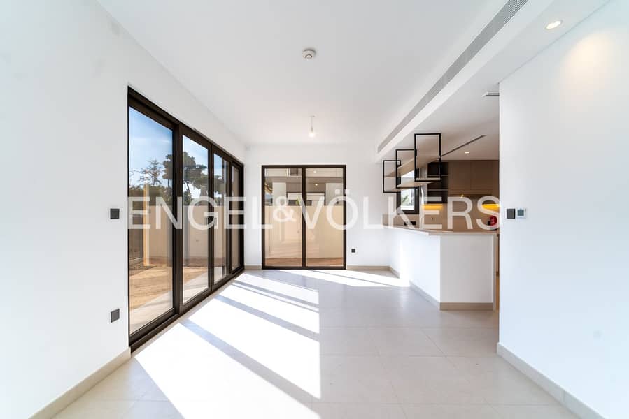 Three Floors | Single Row | Vacant