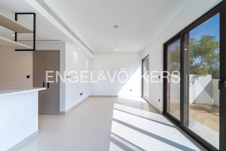 Three Floors | Single Row | Vacant - Image 6