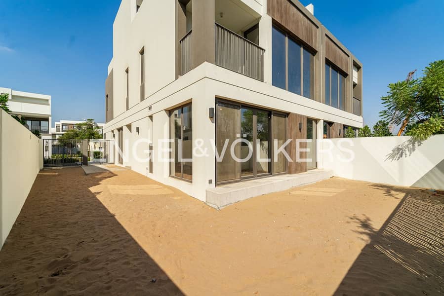 Three Floors | Single Row | Vacant - Image 7