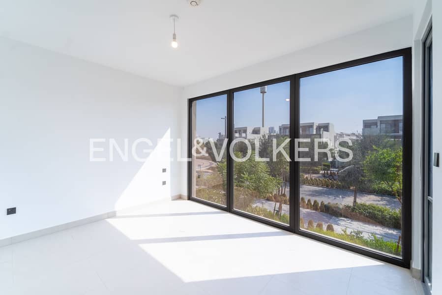 Three Floors | Single Row | Vacant - Image 16