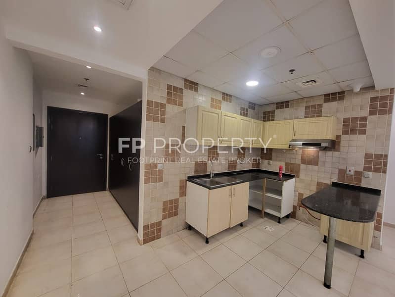 Chiller Free | Huge Layout | Spacious - Image 8