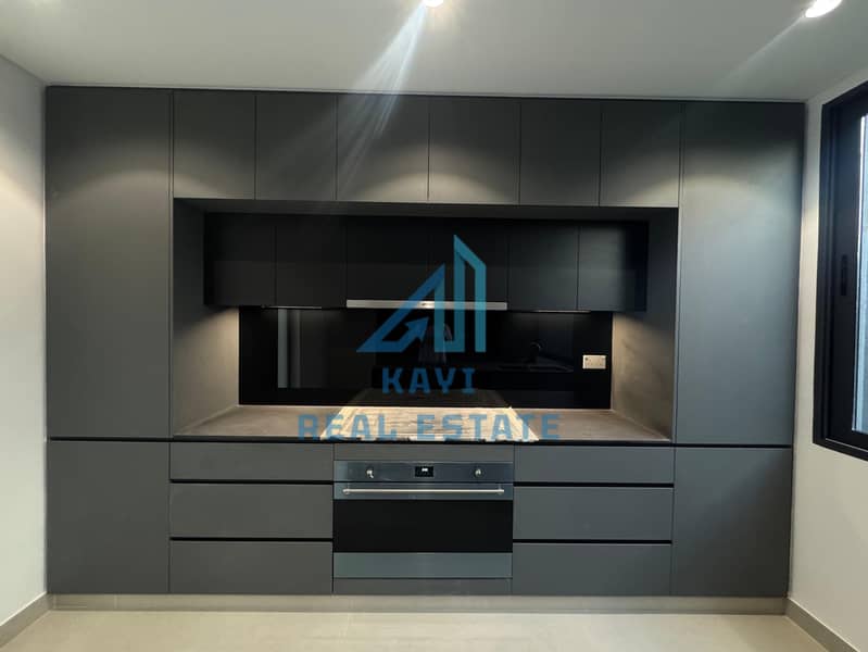 Lavish 5BR Villa | Landscaped Garden || Private Pool || Majlis - Image 12