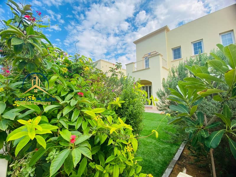 LUSH GREEN GARDEN / UPGRADED / FULL LAKE VIEW / 4E