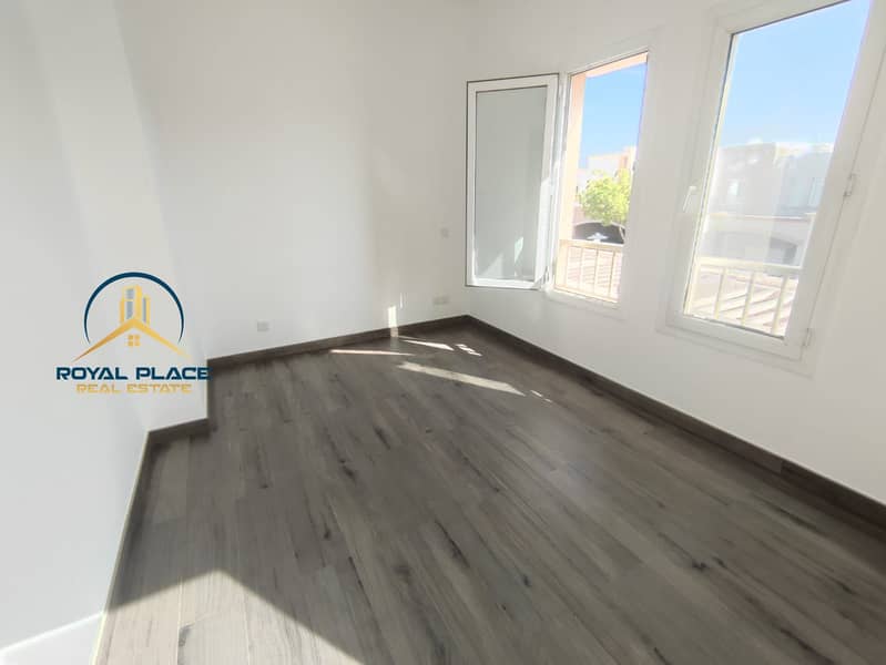 LUSH GREEN GARDEN / UPGRADED / FULL LAKE VIEW / 4E